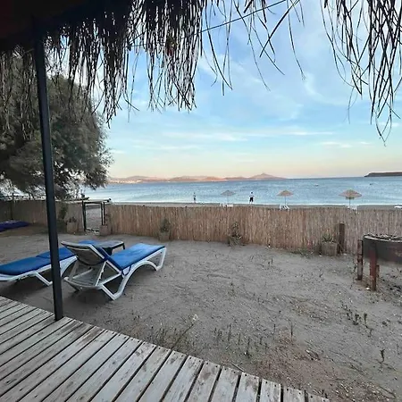 Tiny House By The Sea In Camel דירה
