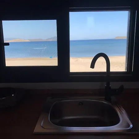 Tiny House By The Sea In Camel דירה *